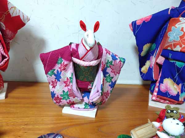 6号の着物 馬の人形